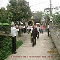 Con cháu dòng họ đi tạ mộ