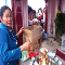 Bà Phạm Thị Phượng bày mâm lễ